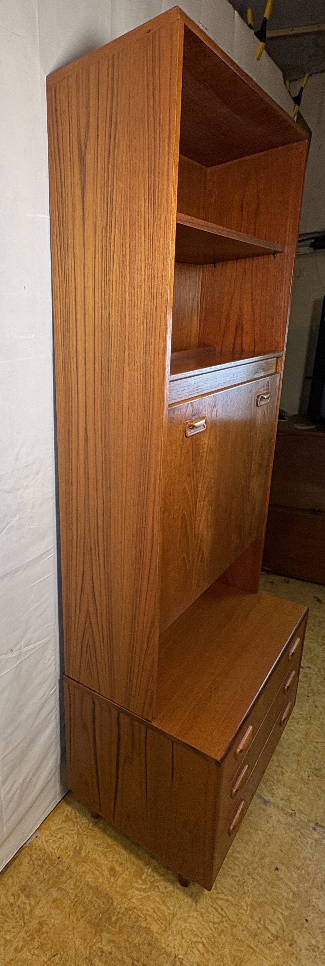 Bibliothèque haute en teck style rétro vintage milieu du siècle avec intérieur bureau par G-Plan