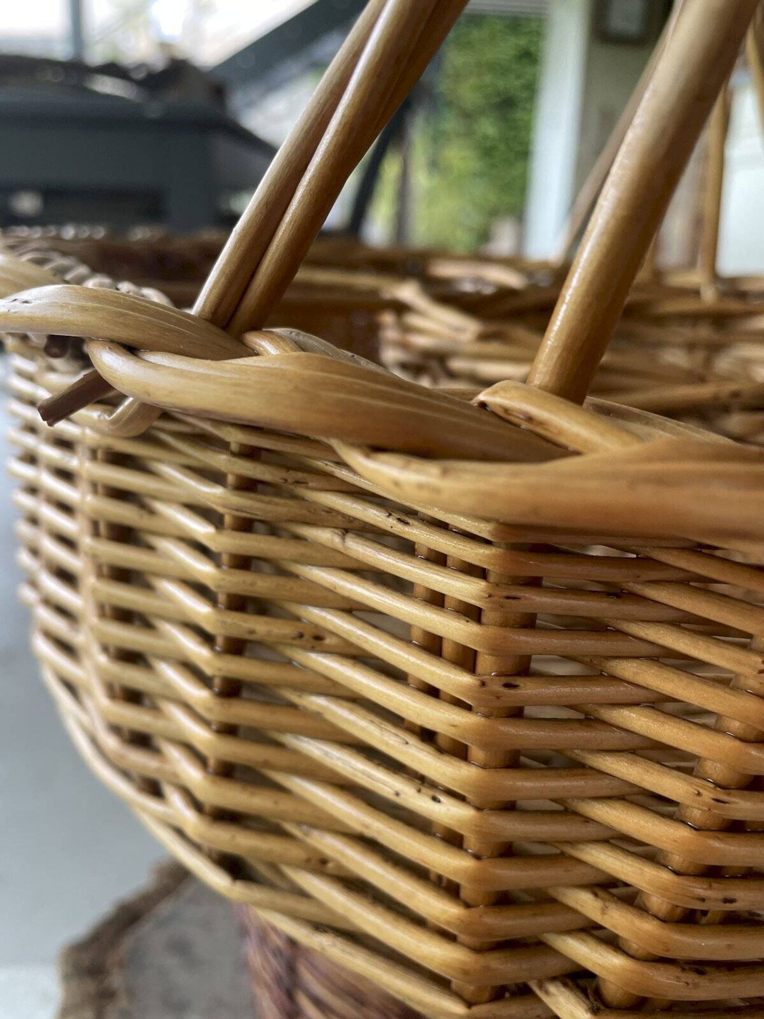 Serviteur / porte bouteilles en rotin naturel