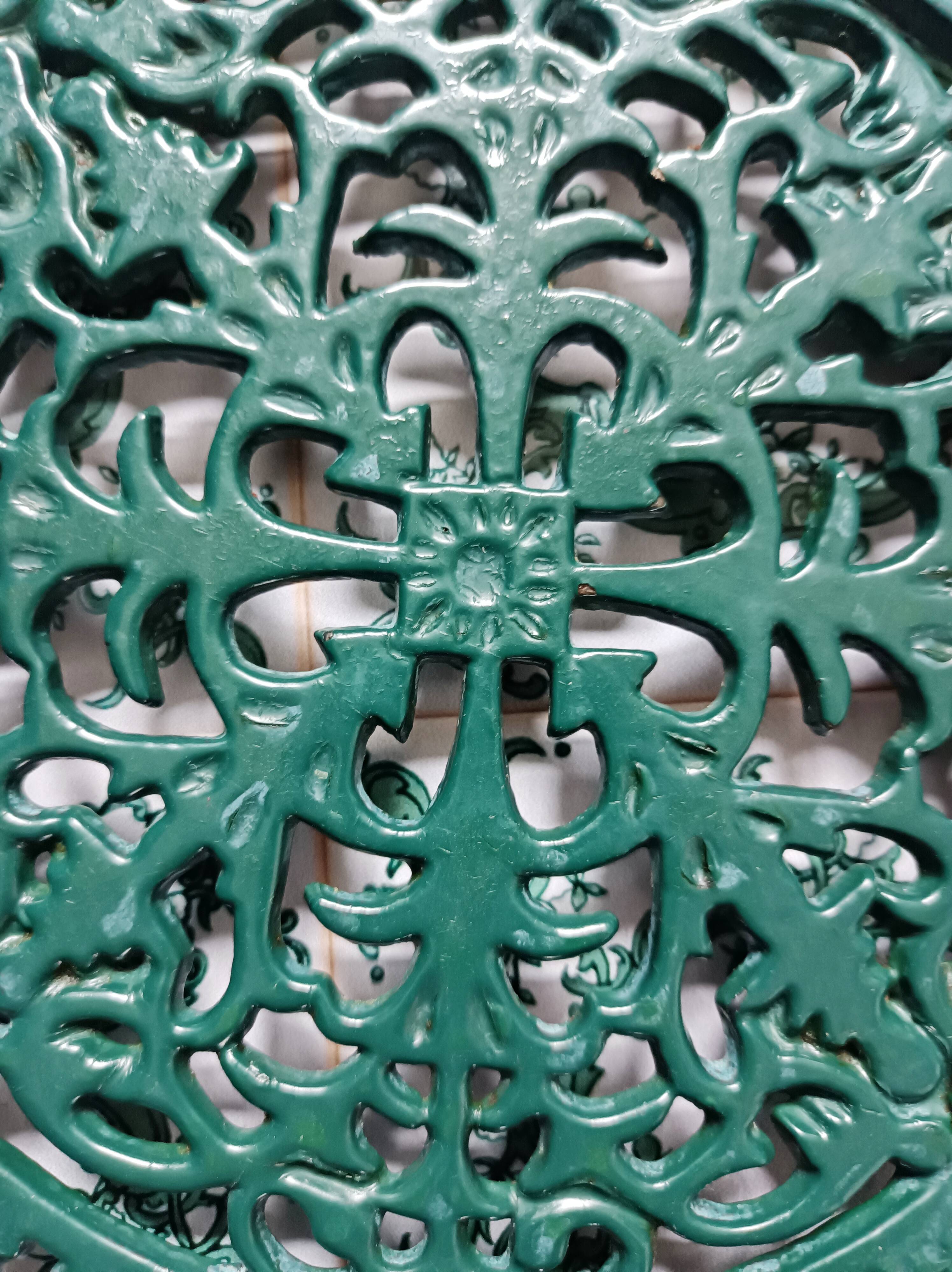 Cast iron trivet
