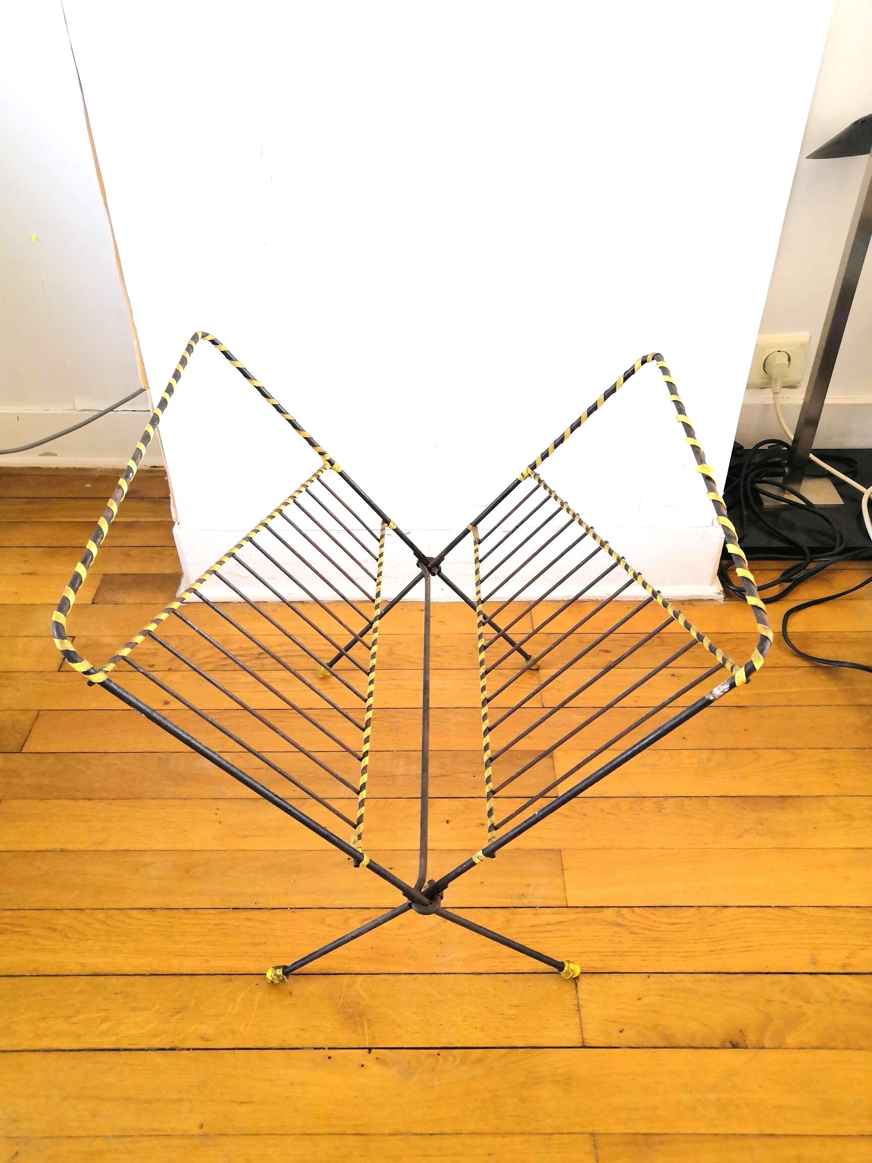 Foldable design magazine holder 50s - 60s