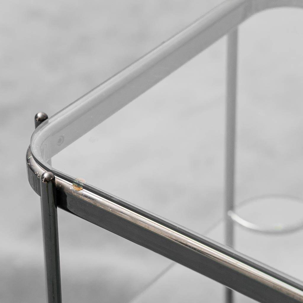 Carrello in metallo con ripiani in vetro anni ’60 vintage modernariato