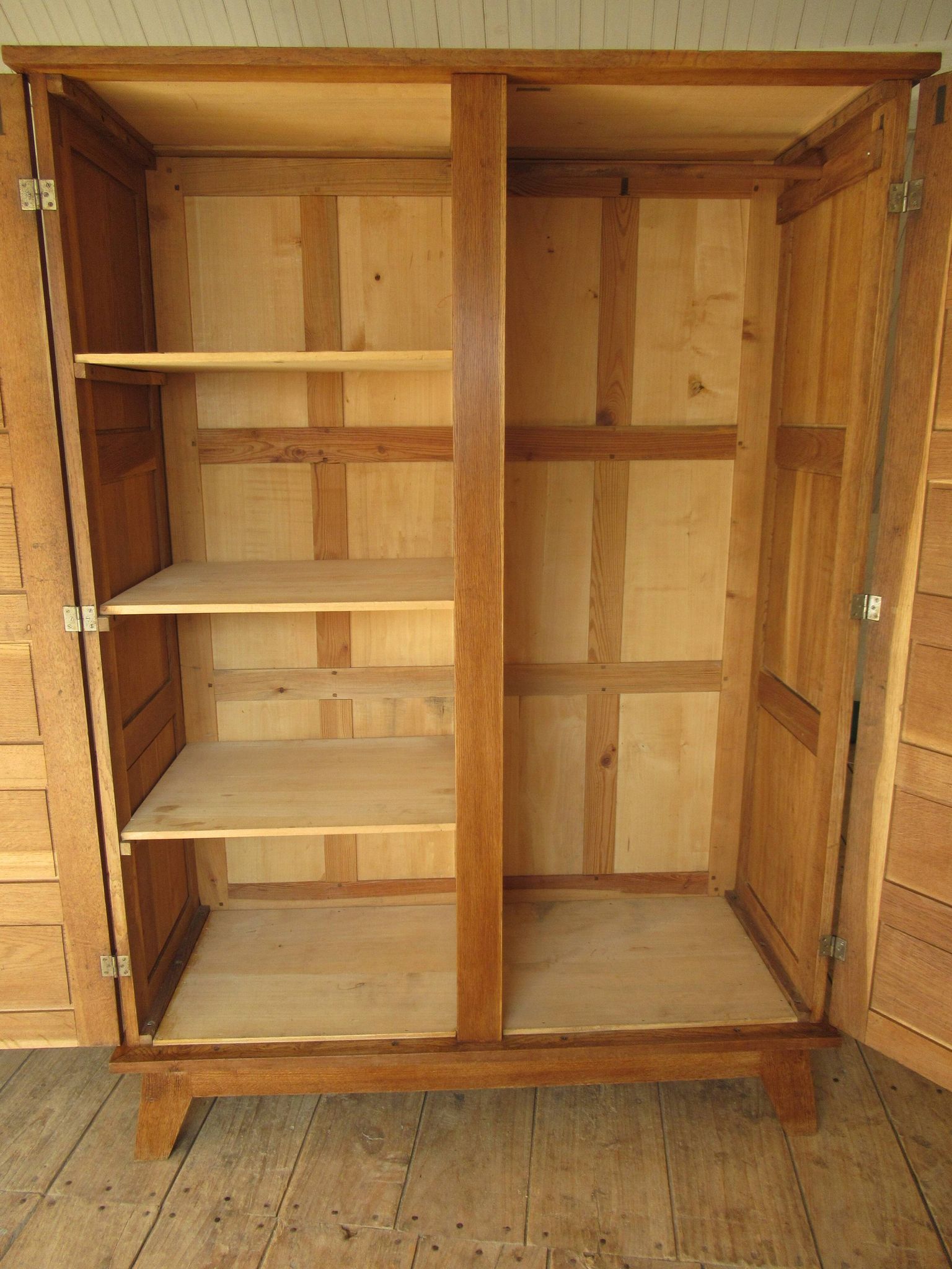 Armoire de René Gabriel.