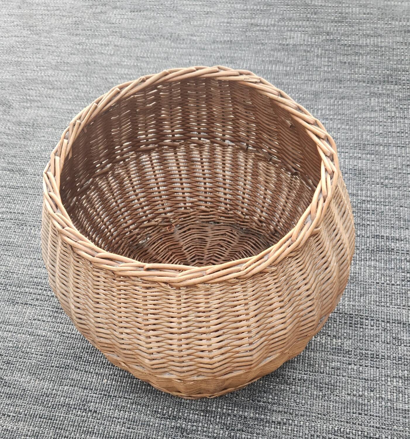 Wicker planter