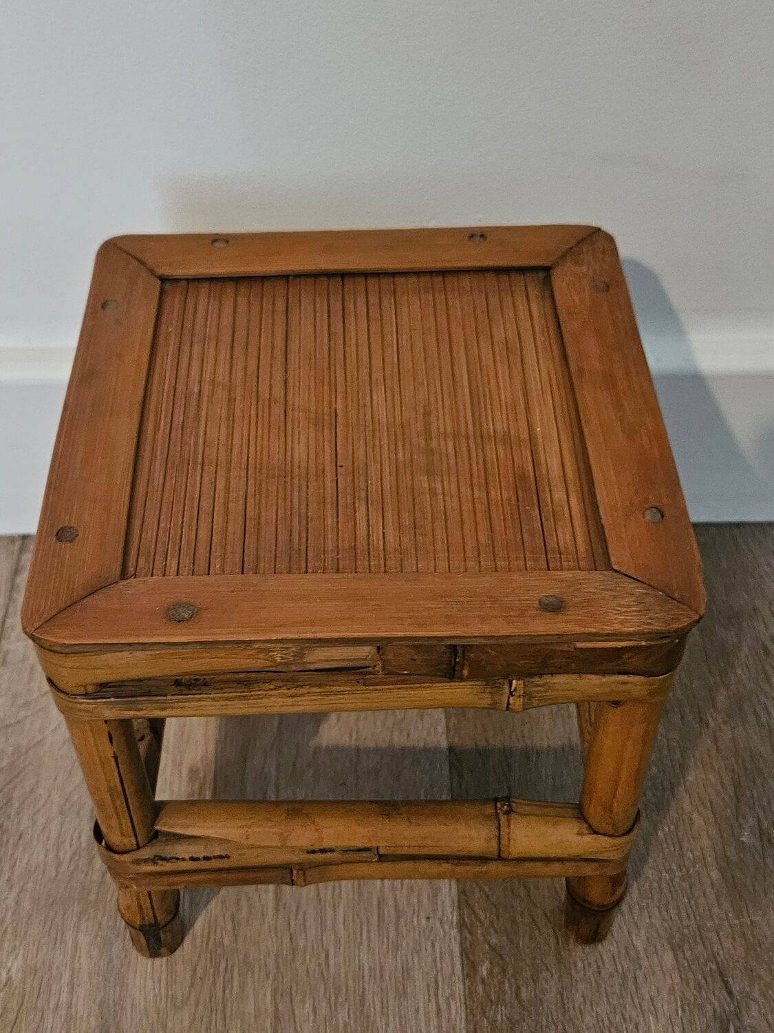 Low rattan seat for plants