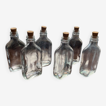 6 petits bouteilles en verre