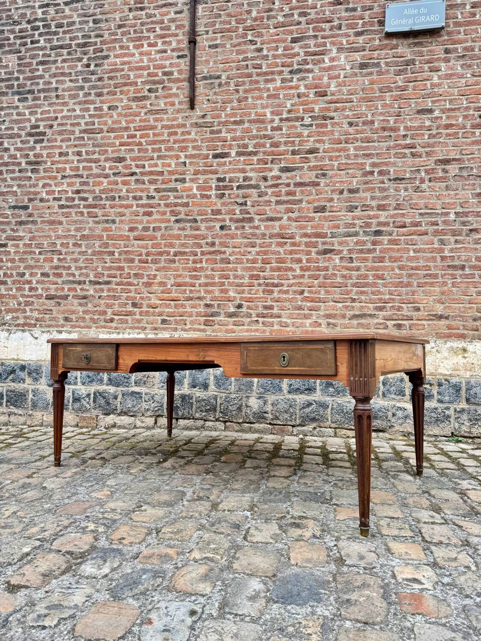 Very large double-sided mahogany desk from the Louis XVI 18th century