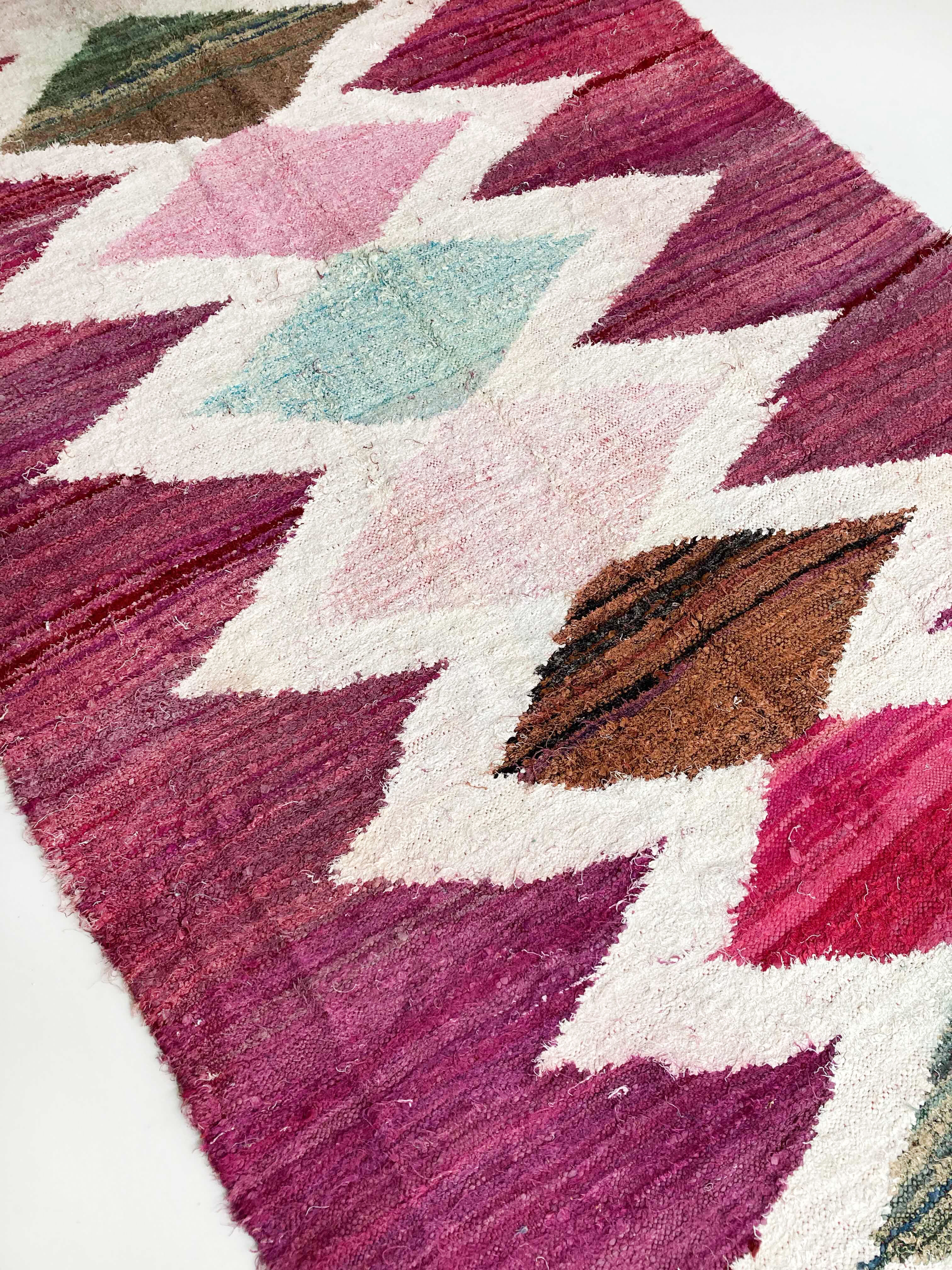 Berber carpet Kilim Boucherouite pink with colored diamonds 306x171cm