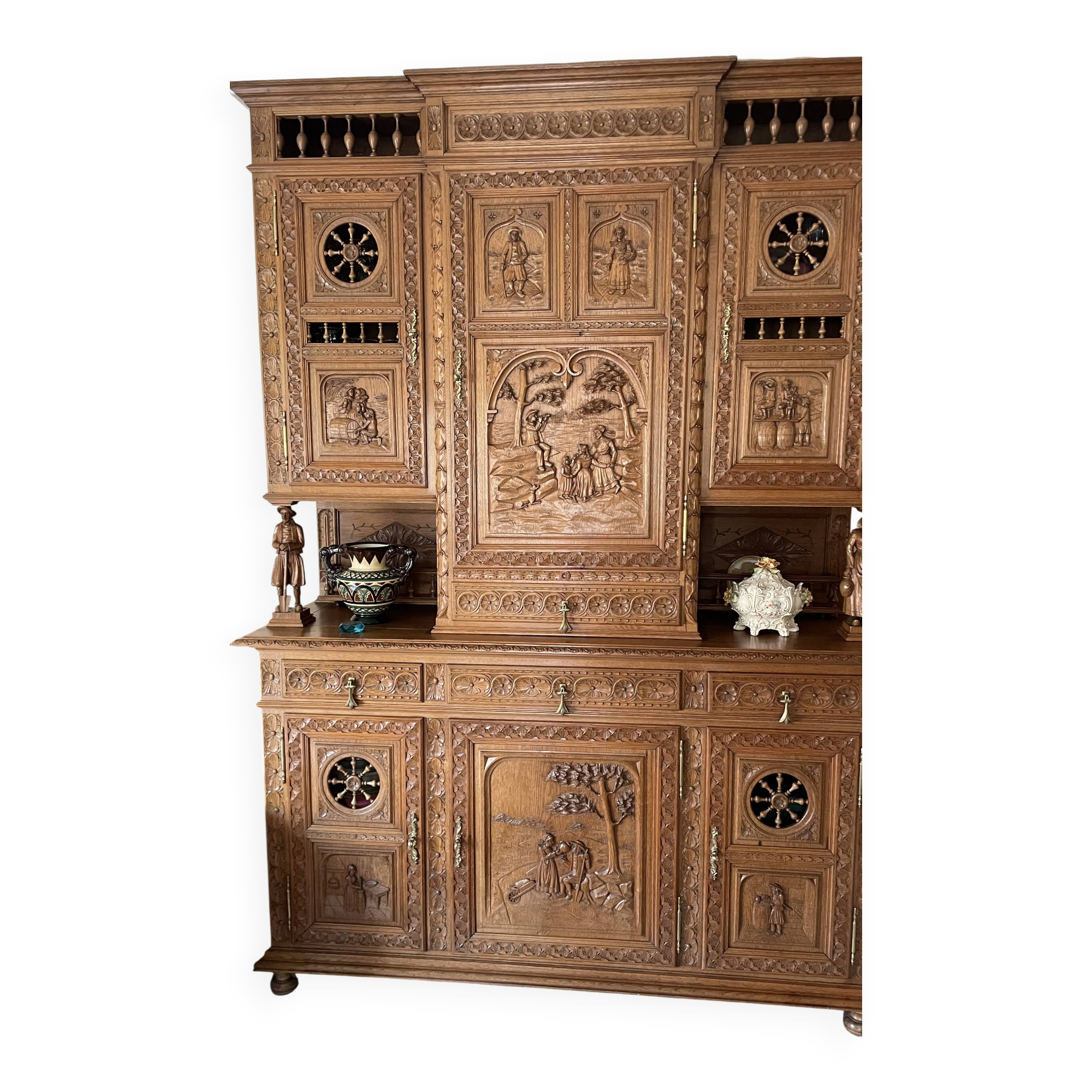 Superb Breton buffet finely carved