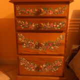 Solid pine ragpicker decorated by hand