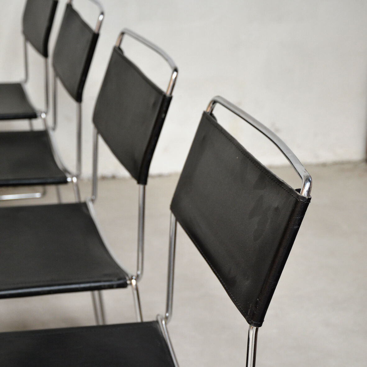 Set of 8 Italian Chairs in leather and steel, 1970