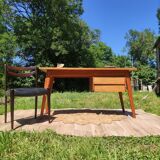 Bureau scandinave minimaliste pieds compas