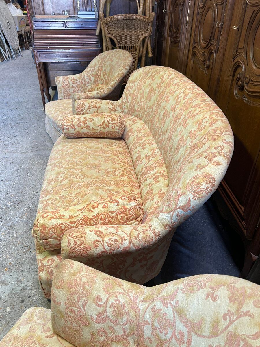 Salon Crapaud ancien de 3 pièces recouvert d’un beau velours, canapé et fauteuils