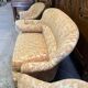 Salon Crapaud ancien de 3 pièces recouvert d’un beau velours, canapé et fauteuils