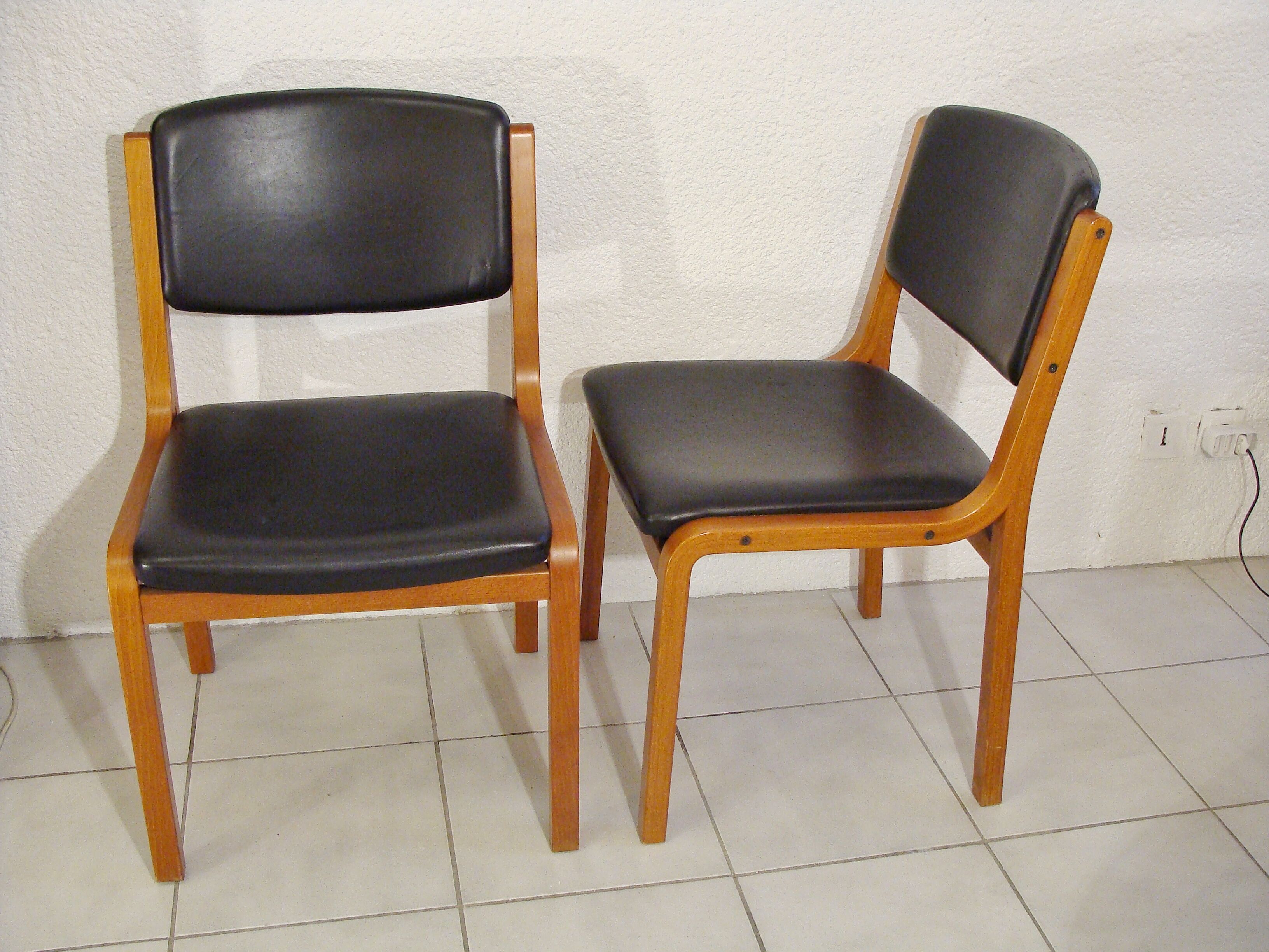 Pair of chairs 1950/60 leather and wood