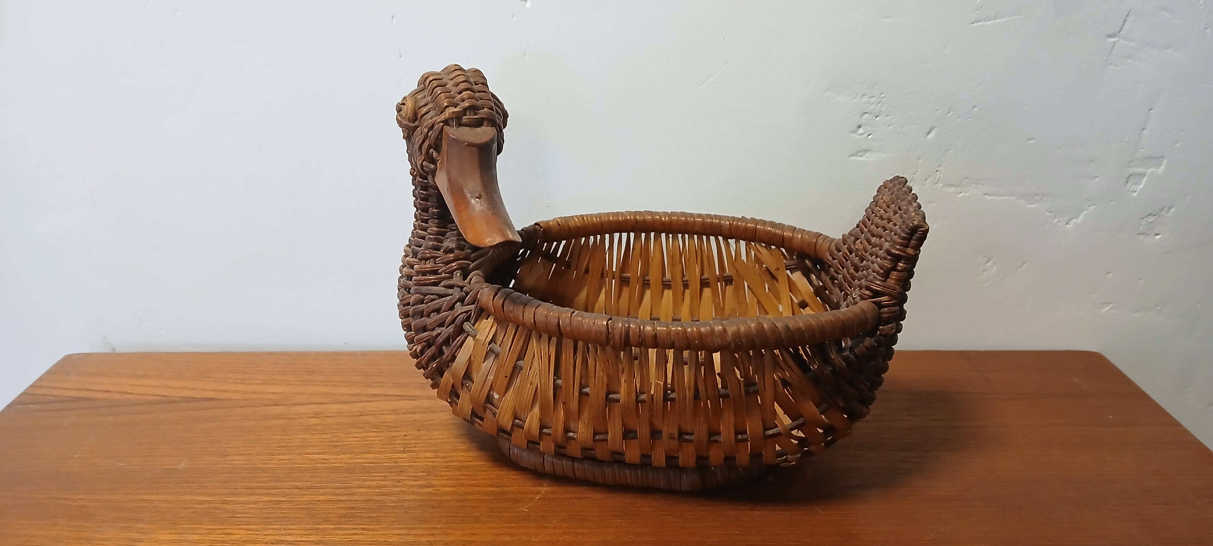 Wicker duck basket