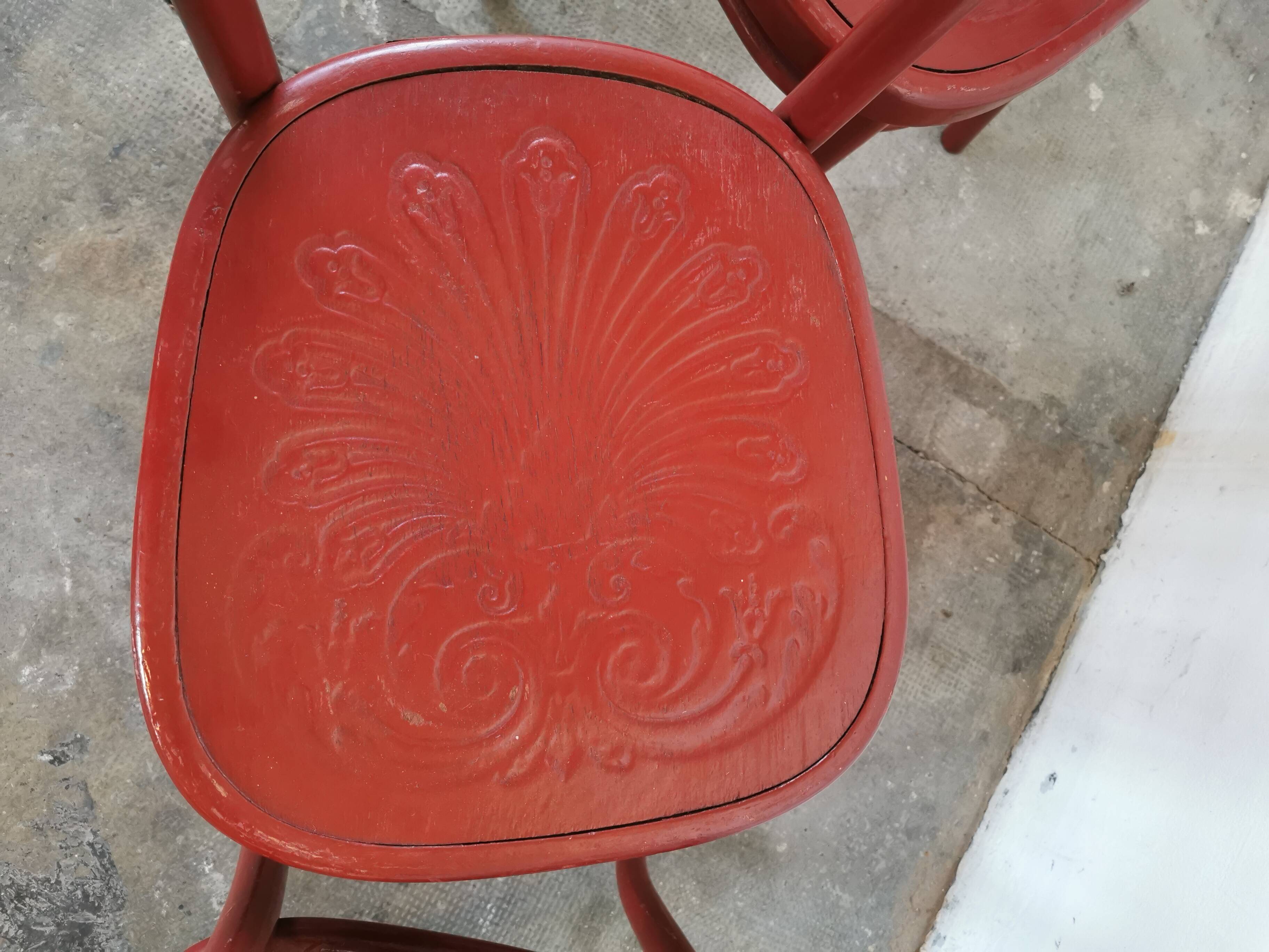 Set of 4 curved wooden bistro chairs Fischel