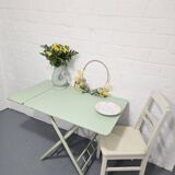 Table en bois repeinte