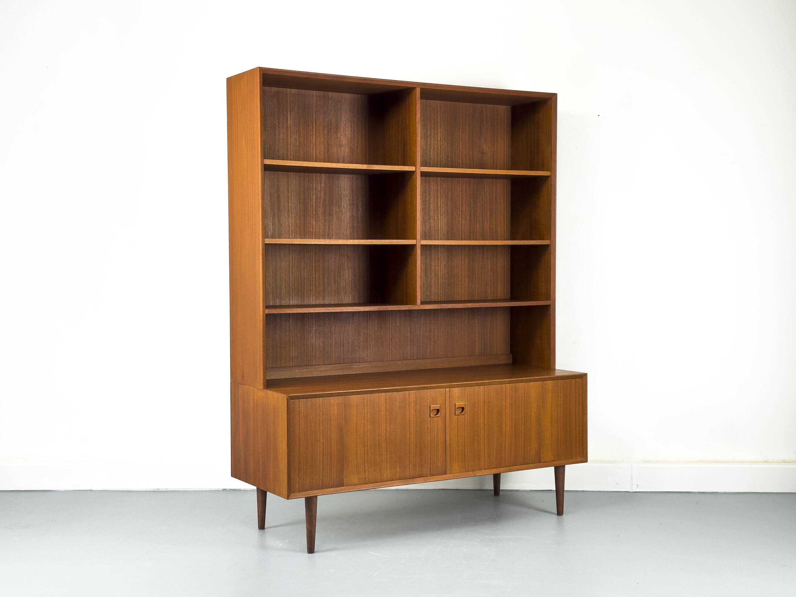 Buffet en teck avec étagère par Brouer Møbler, années 1960.