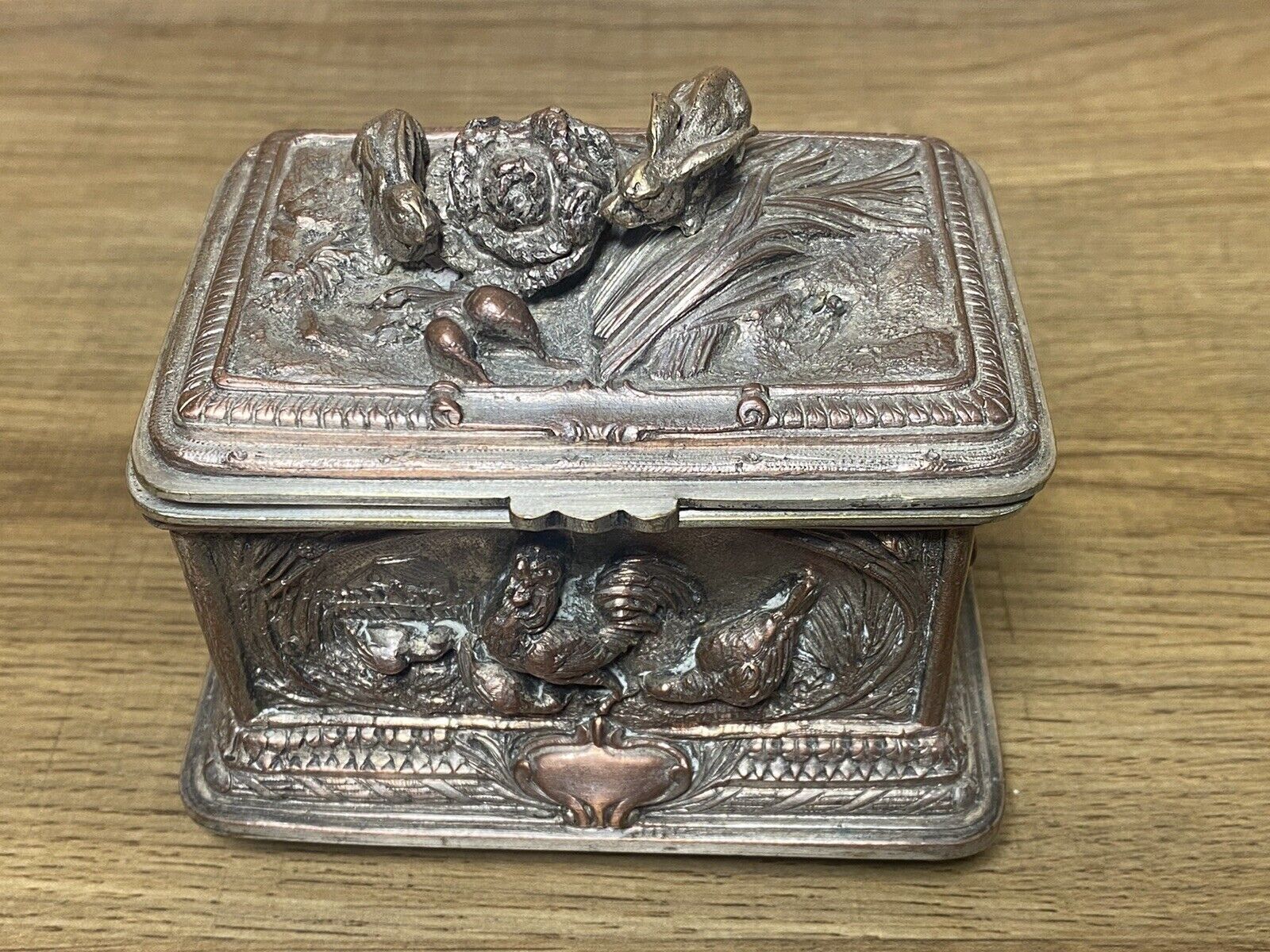 Old signature silver bronze box box, decor hunting scenes
