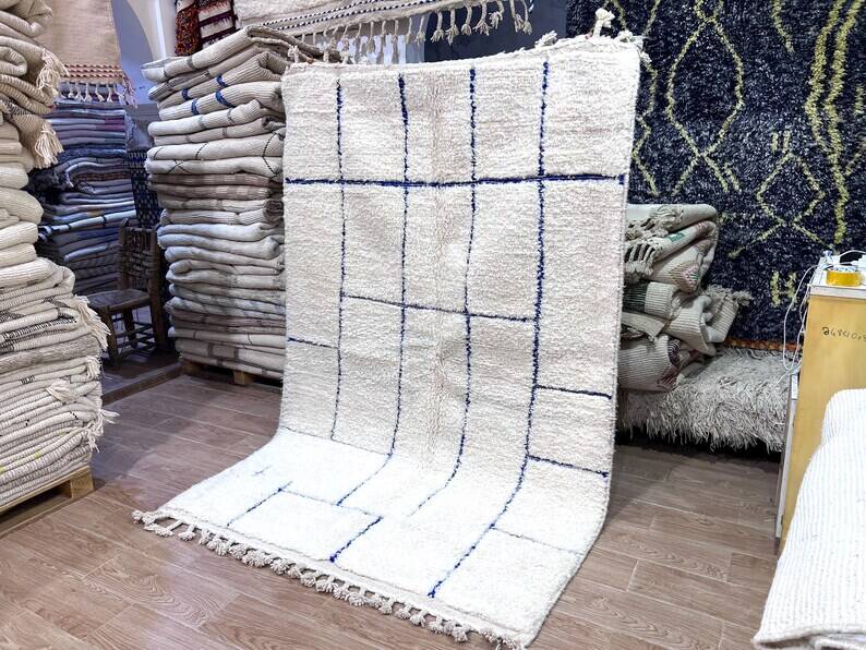White and blue rug 250cmx150cm