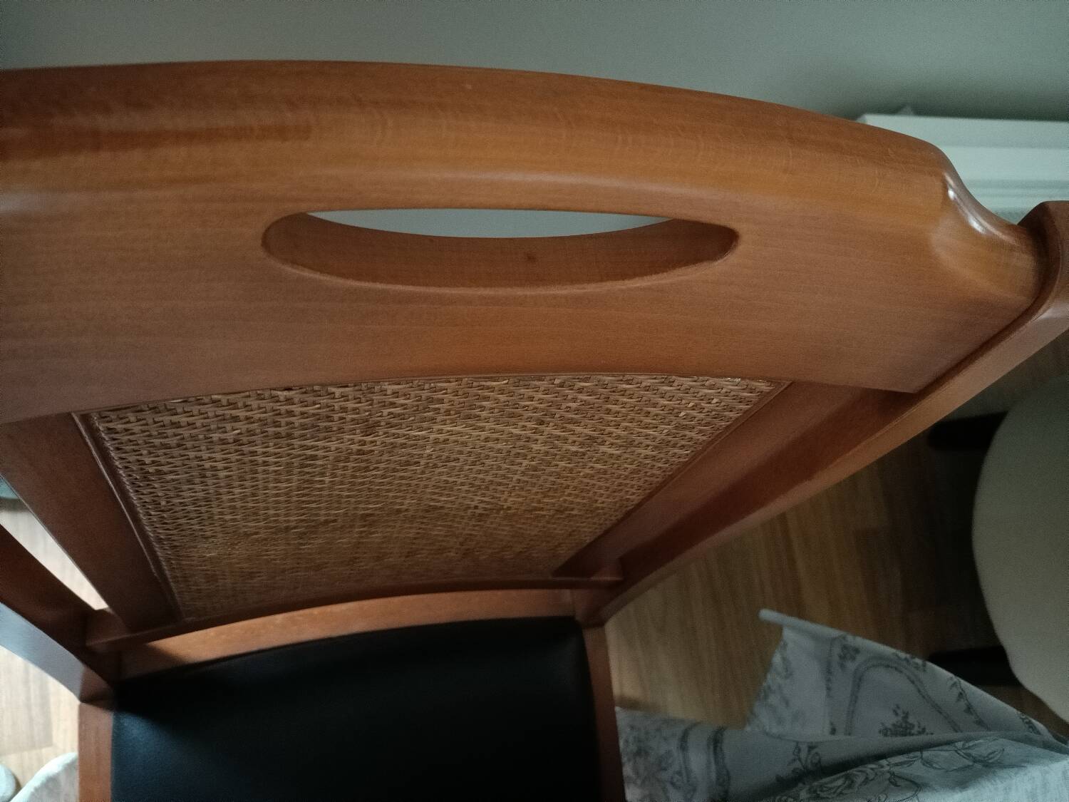 Set of 4 wood and leather chairs