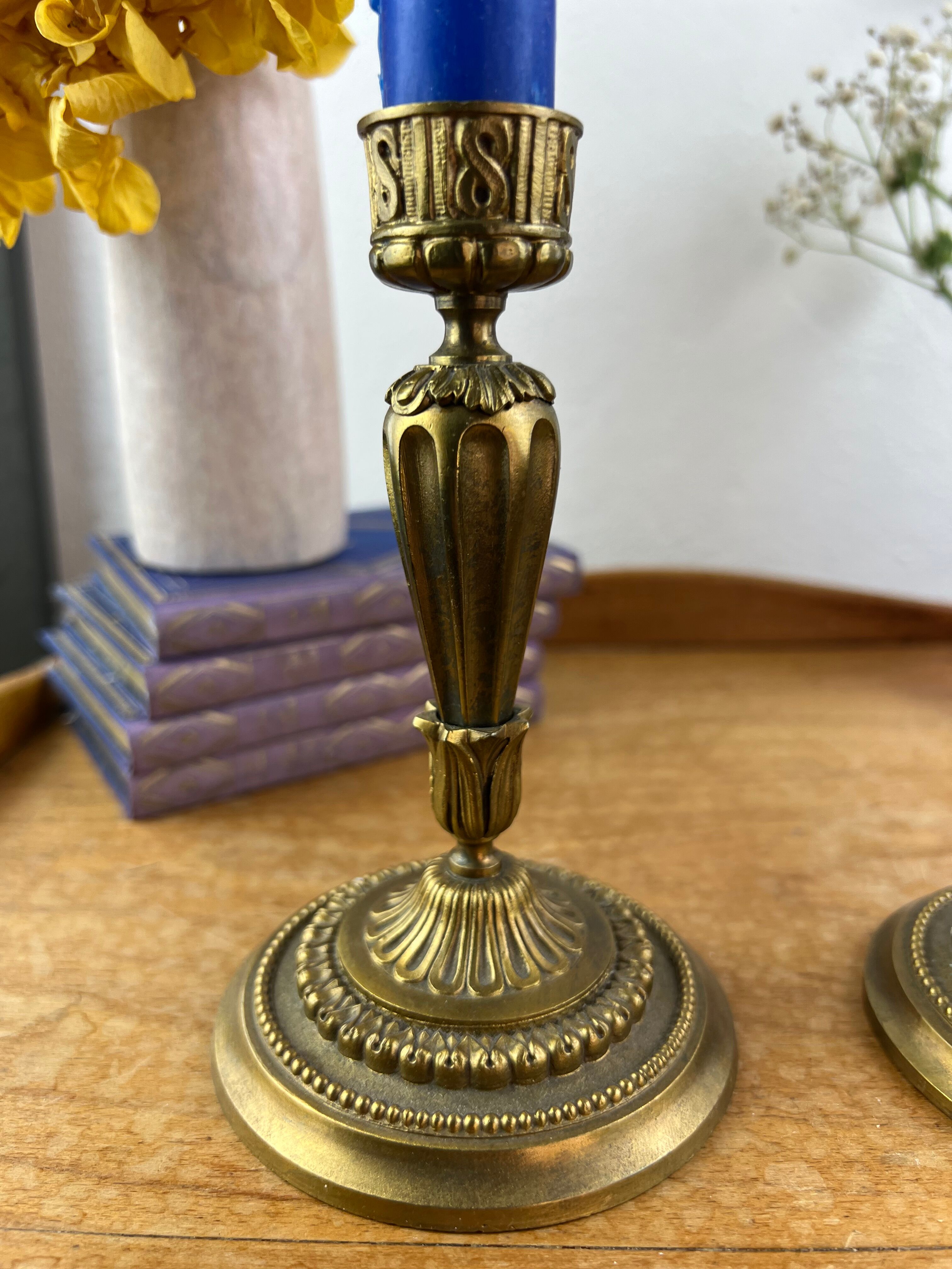 Paire de bougeoirs de table en bronze fin XIXème