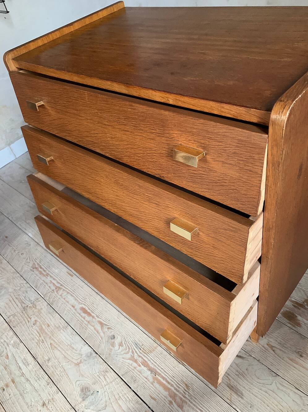 Vintage oak chest of drawers with 4 drawers
