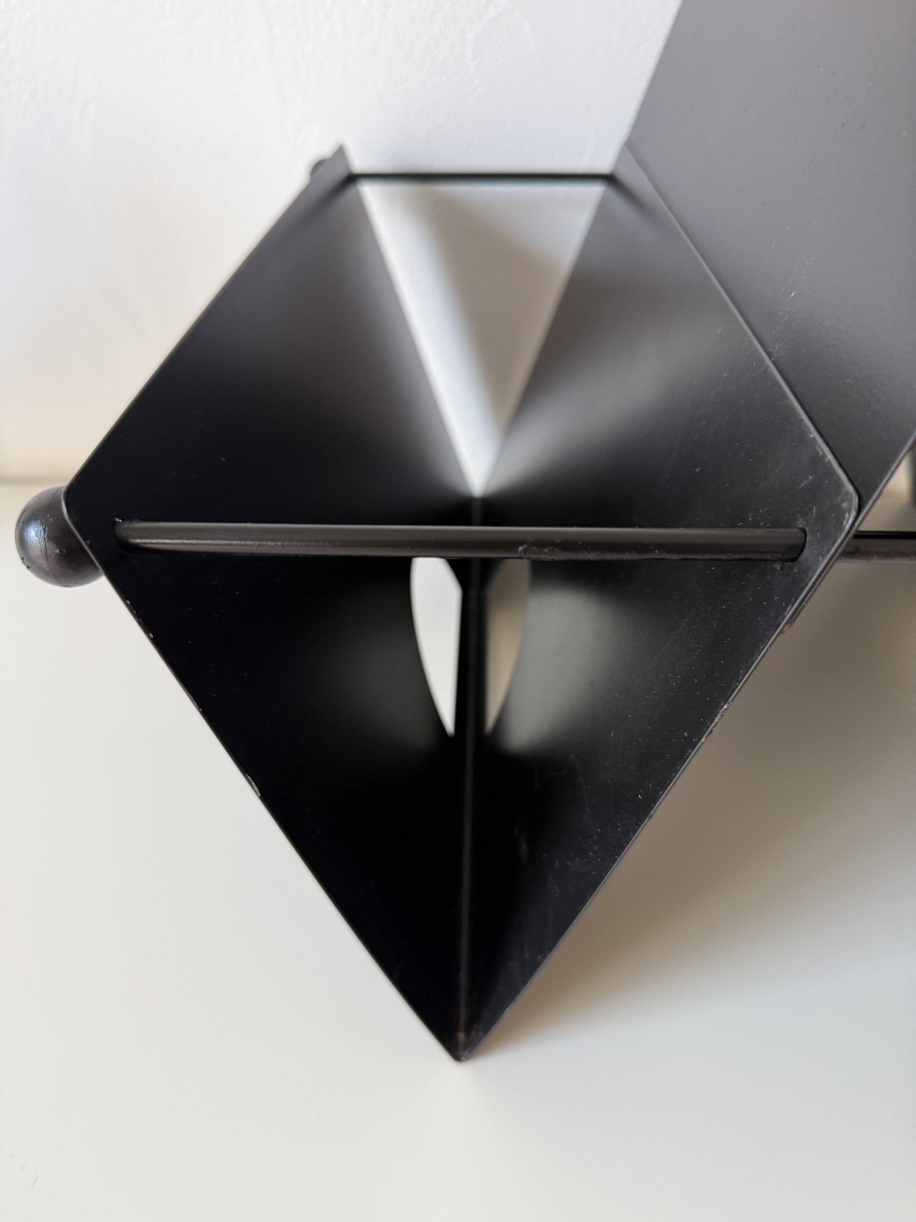 Share magazine rack 80s design Memphis Starck vinyl rack DJ Cassina Flos