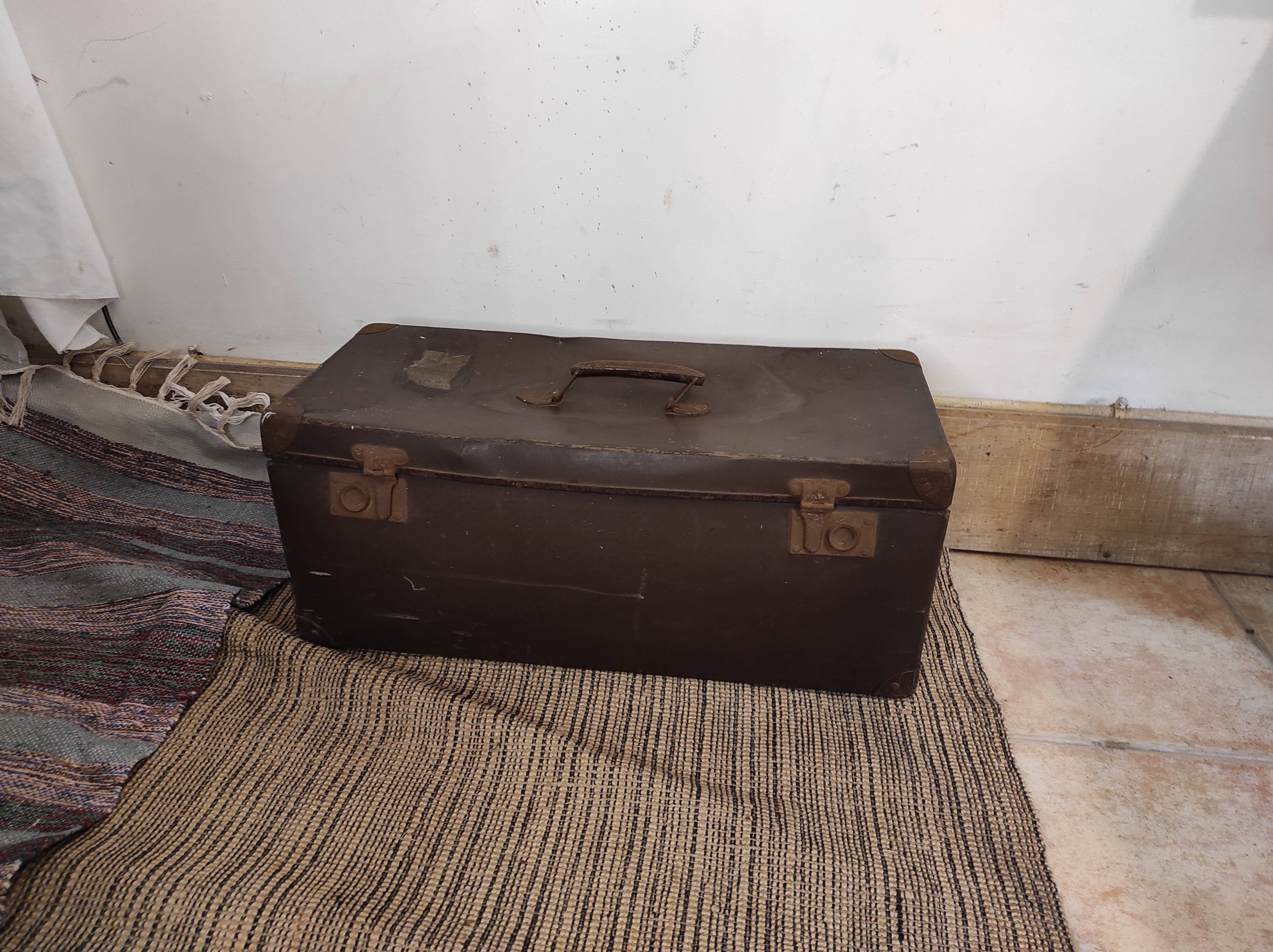 Old suitcase / old case