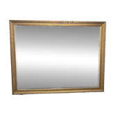 Grand miroir rectangulaire vintage en or ; très recherché par les décorateurs.