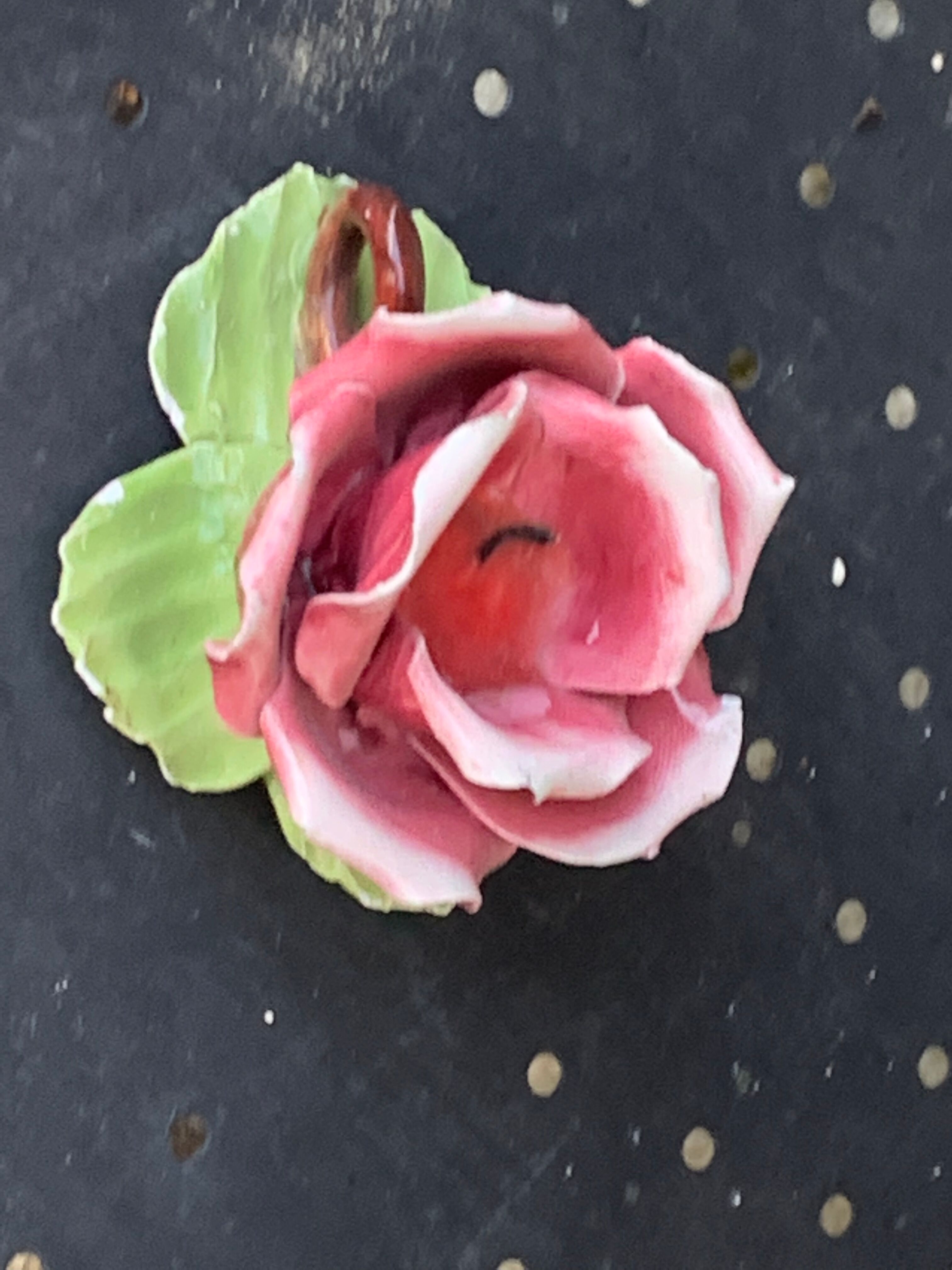 Candle holder in slurry the rose in old biscuit