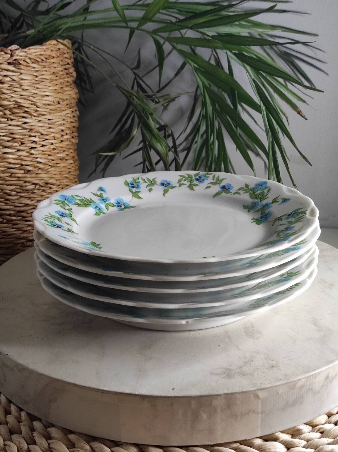 Fine porcelain dessert plates