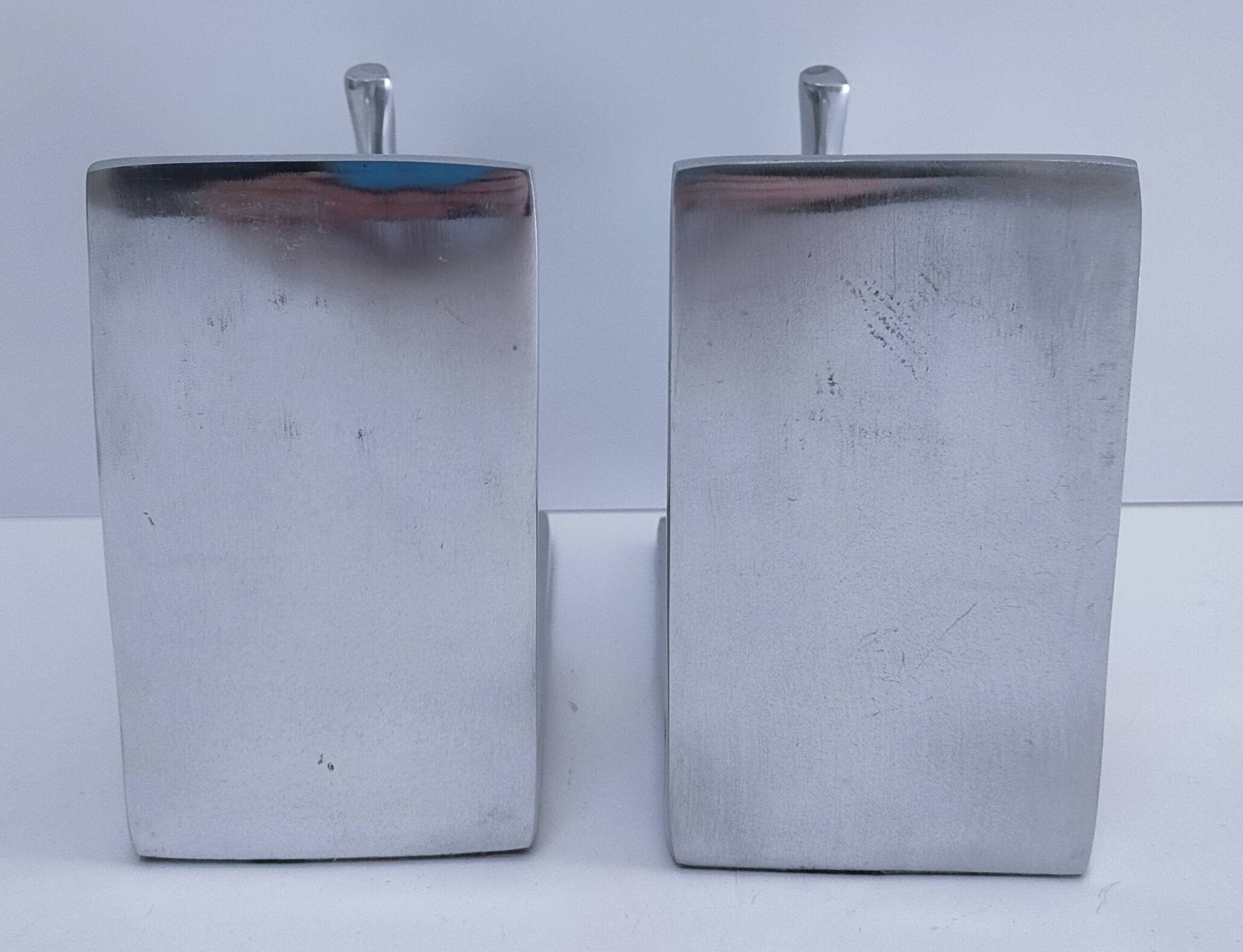 pair of stylised elephant bookends made of aluminium