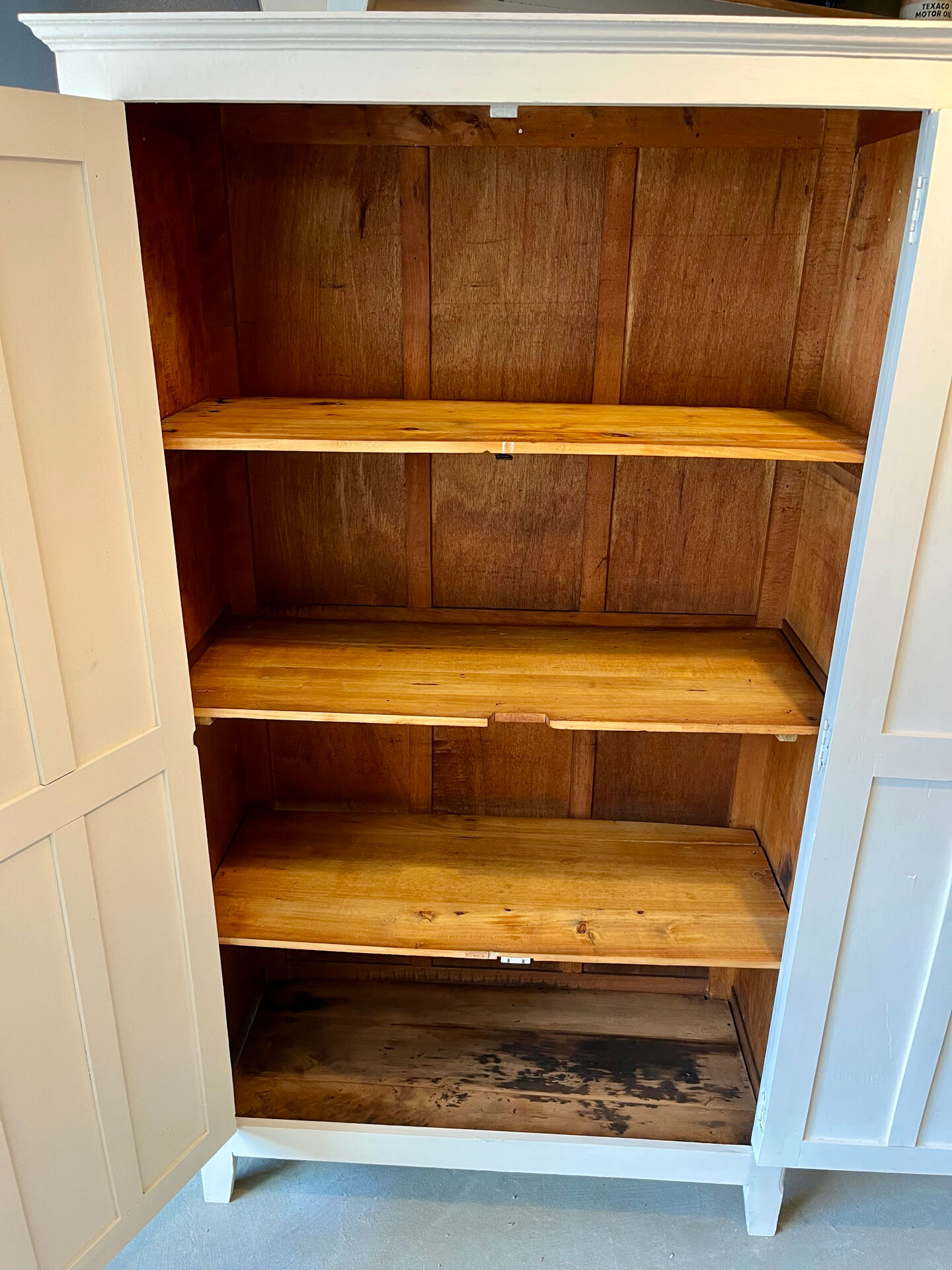 Ancien armoire Parisienne