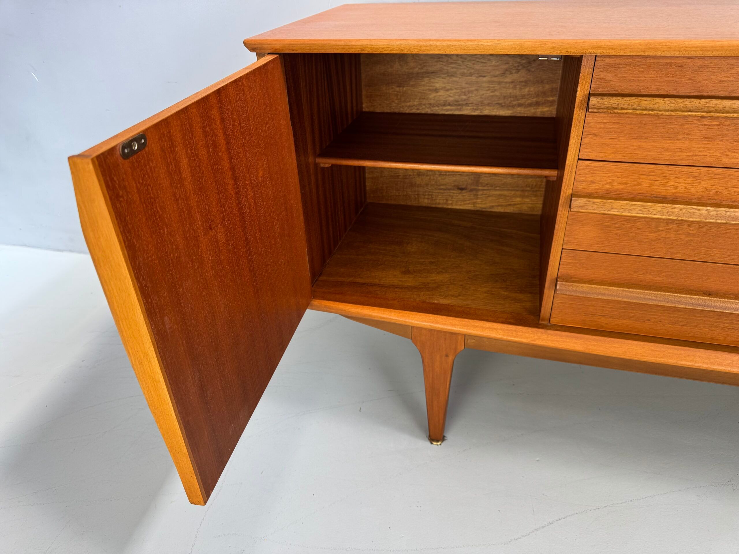 Buffet vintage Jentique.