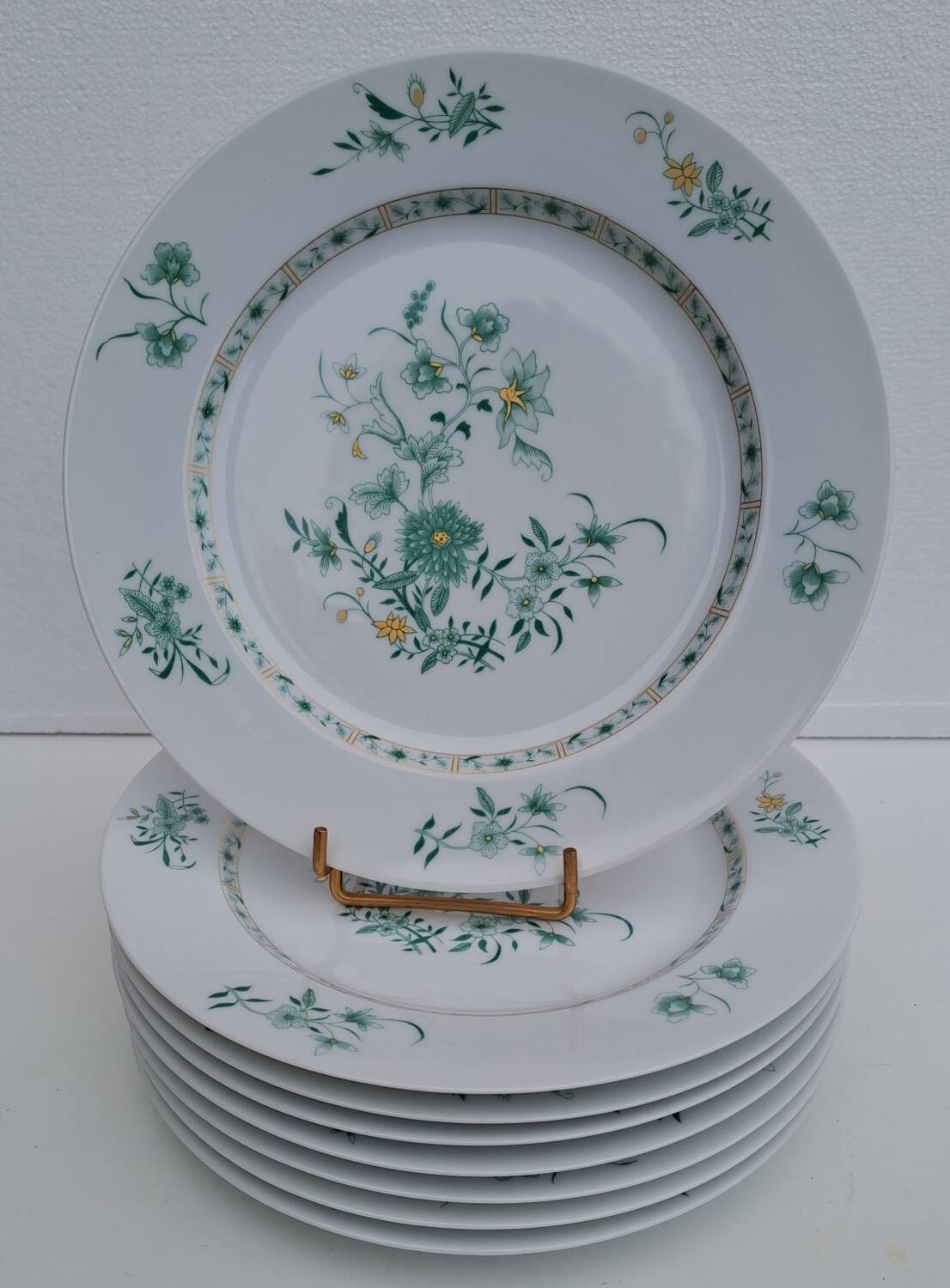 8 flat plates in Limoges Bernardaud porcelain model Beijing