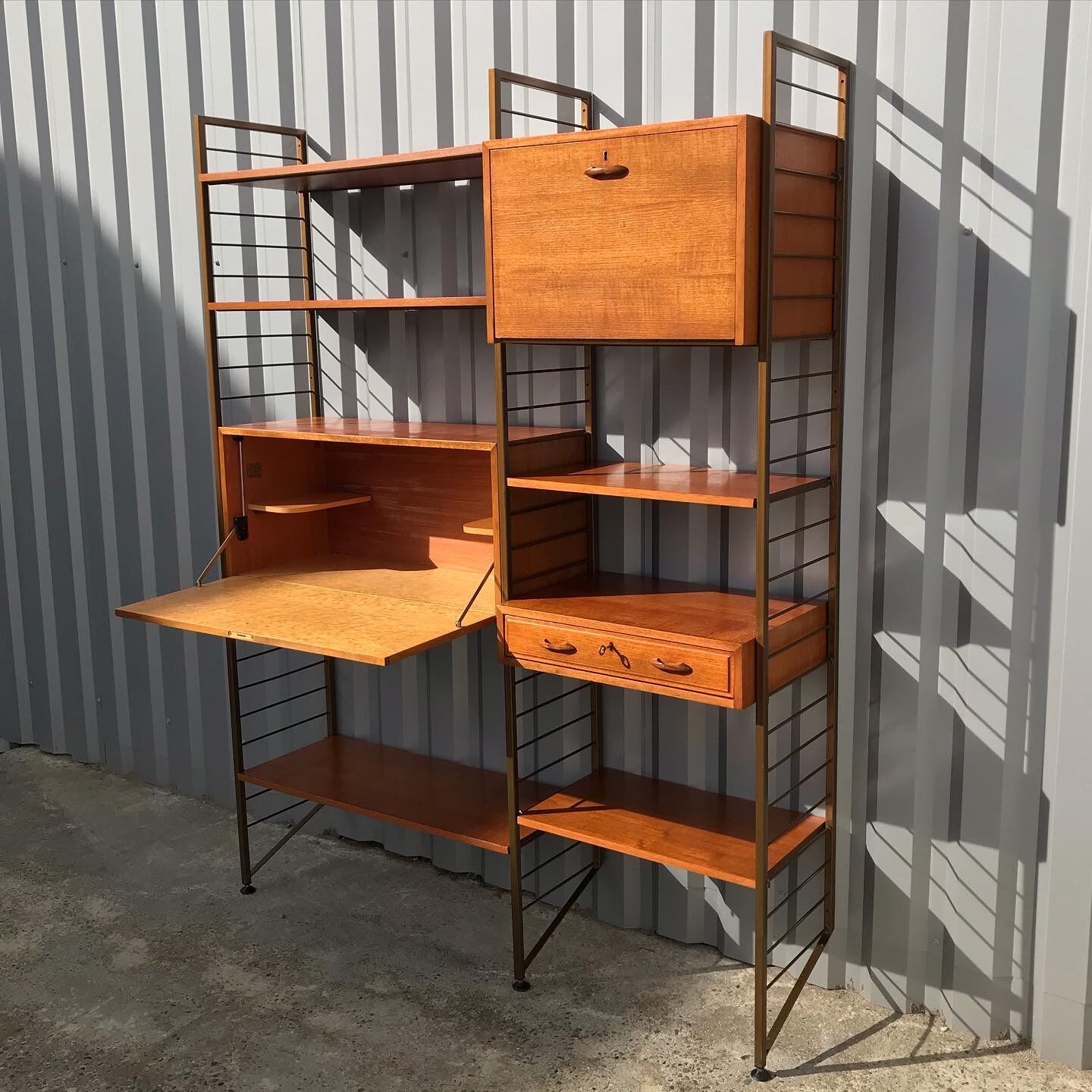 "Ladderax" shelving system Robert Heal edited by Staples 1970