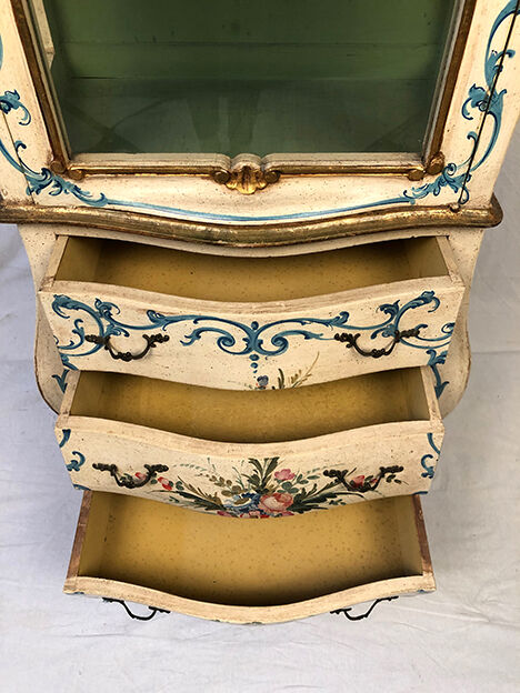 Venetian-style showcase chest of drawers in lacquered wood with flower painted decoration