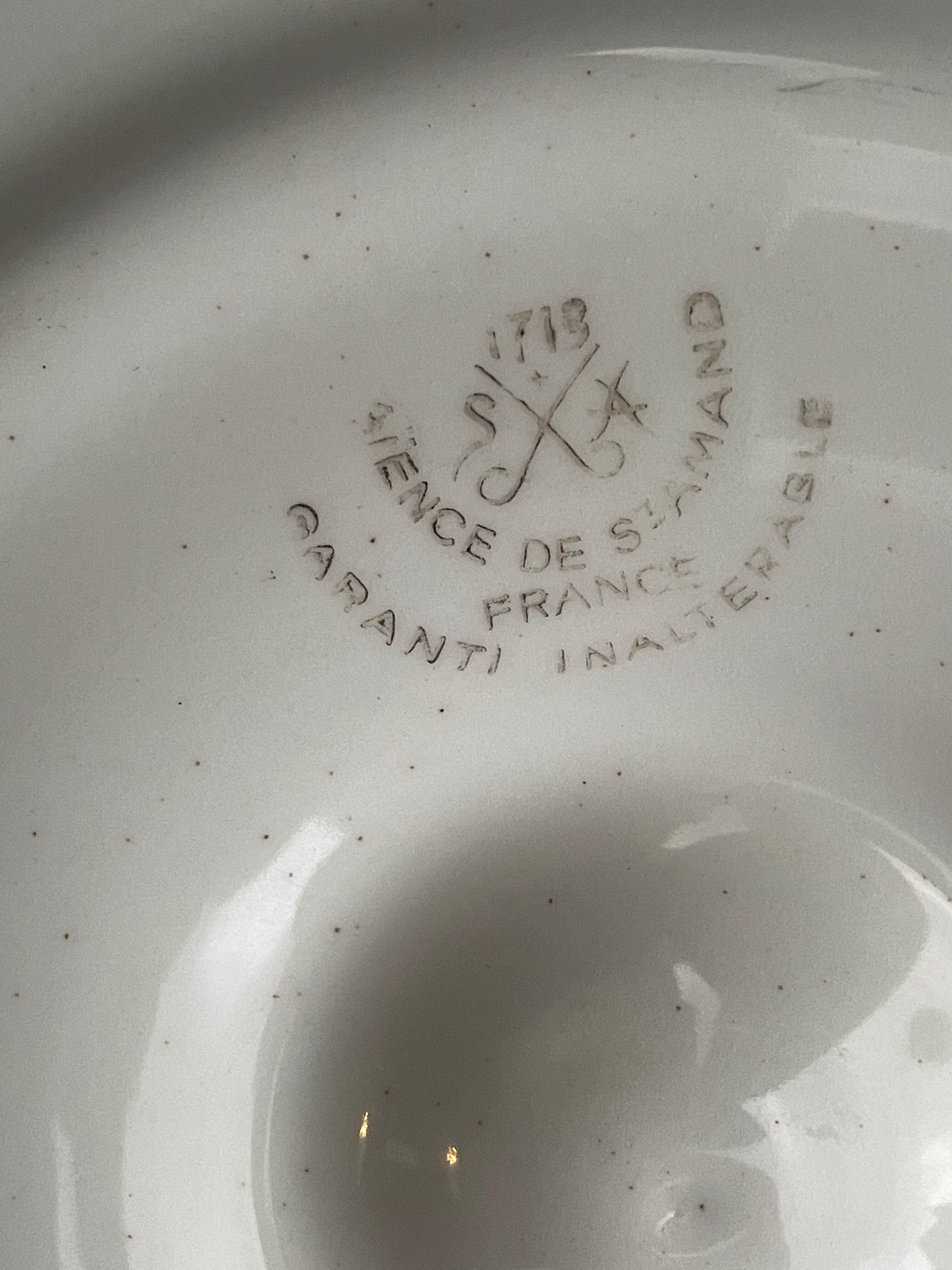 8 Saint Amand oyster plates