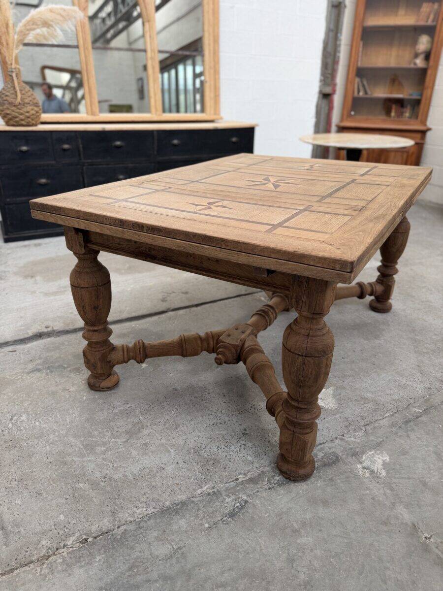 Italian table in raw oak from the 19th century.