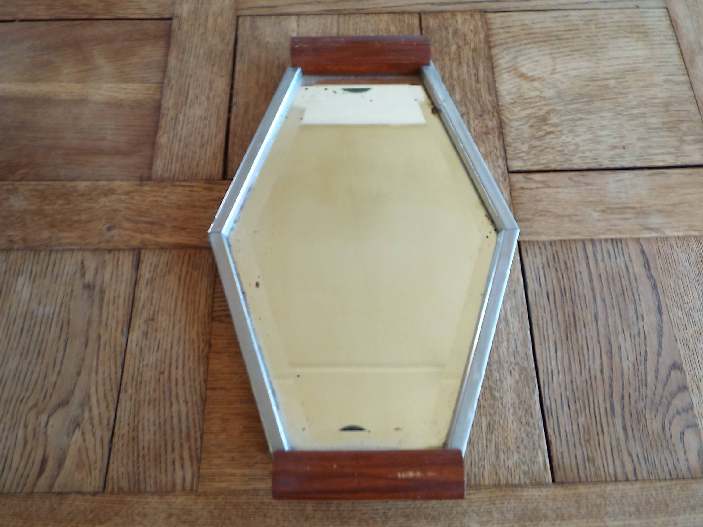 Hexagonal mirror tray