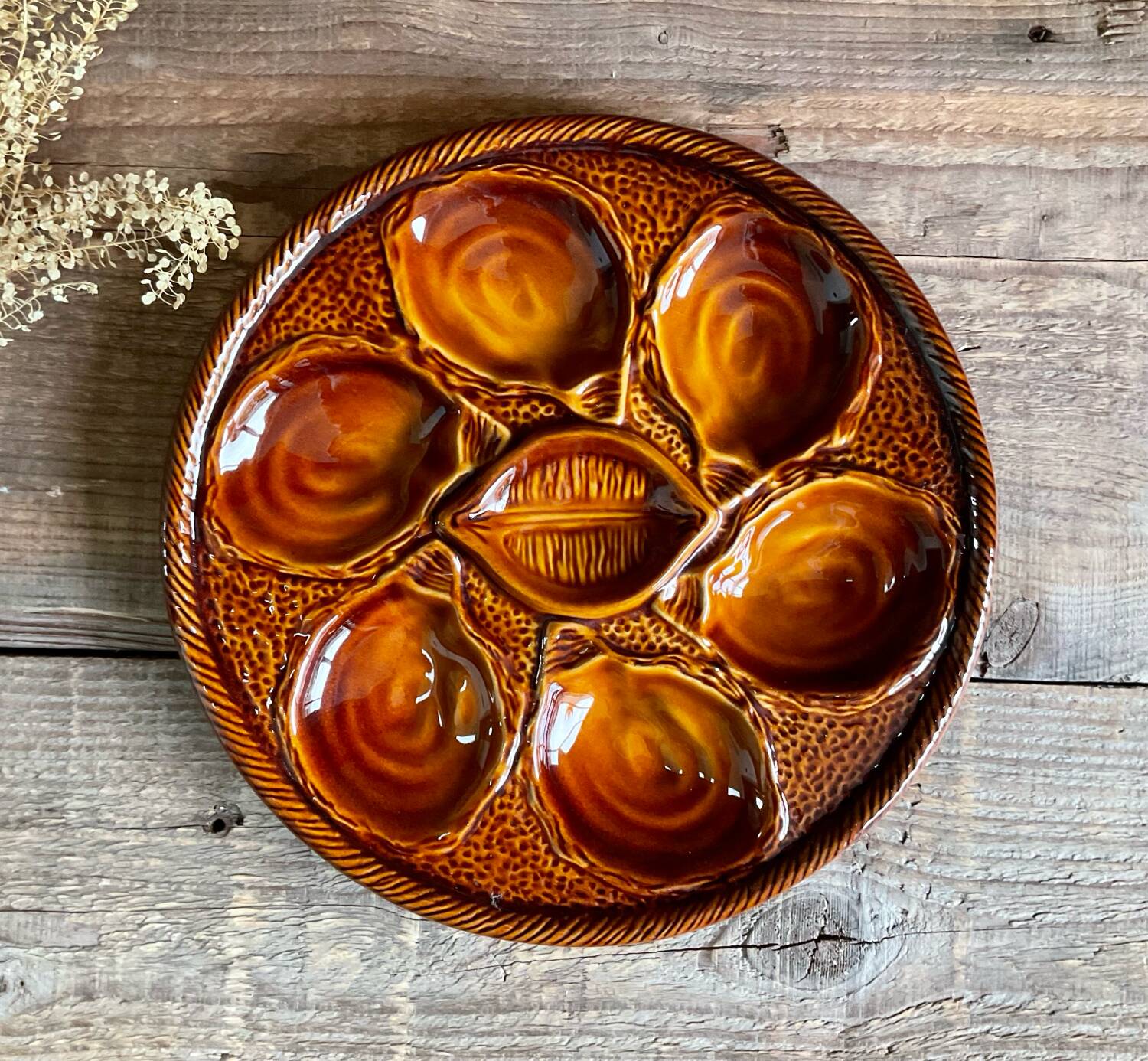 2 St Clément France oyster plates
