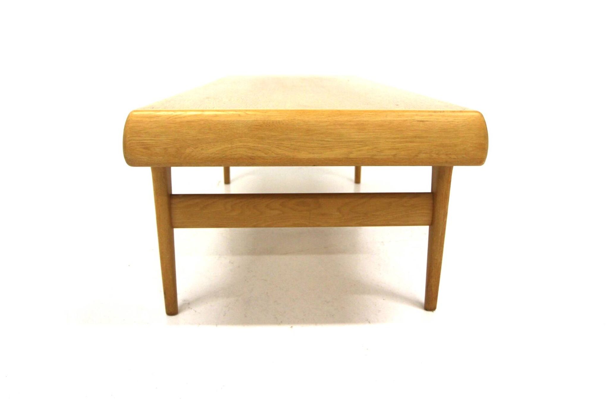 Table basse en chêne, Johannes Andersen, Trensum, Danemark, 1960