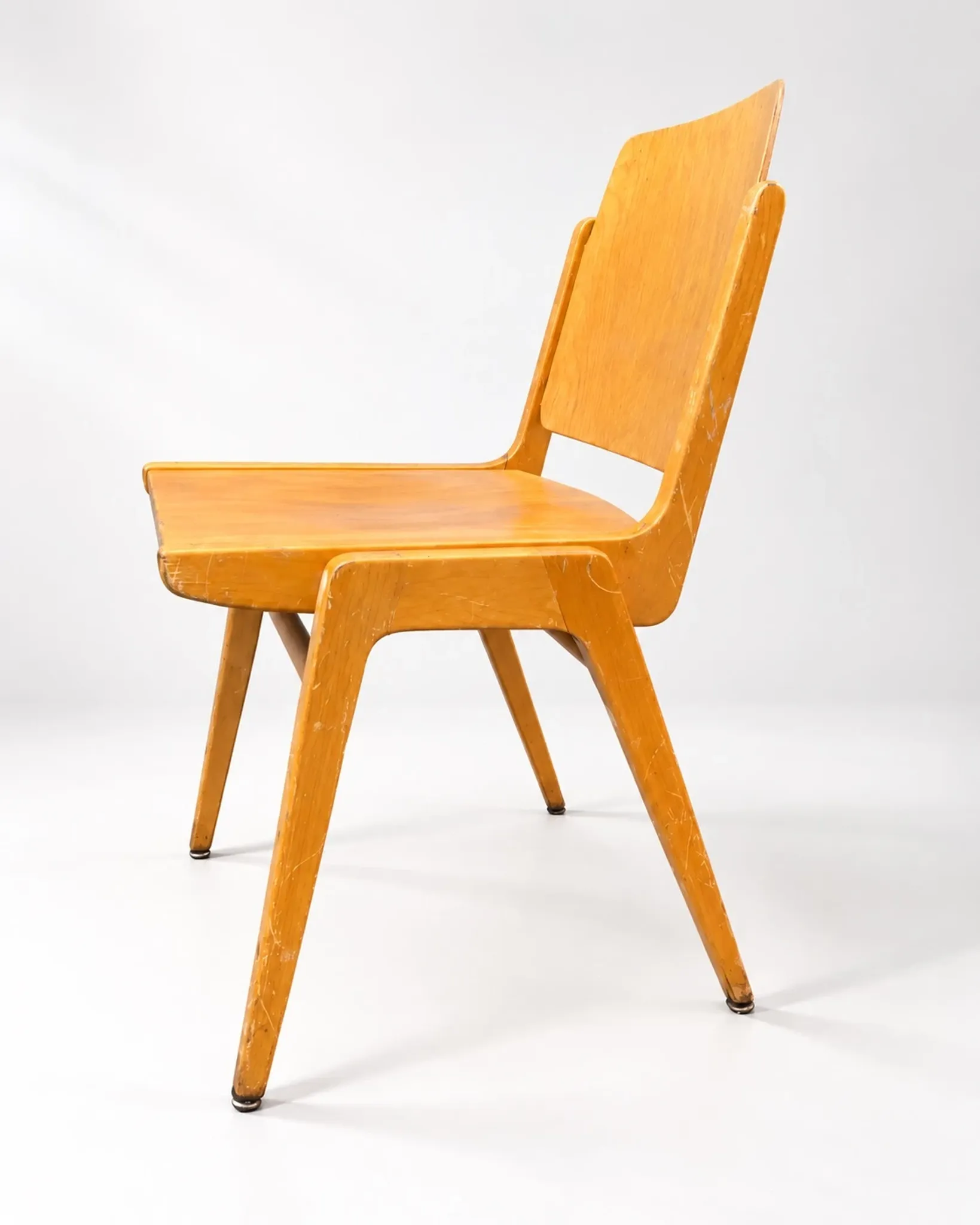 Ensemble de 4 chaises empilables "Austro" par Franz Schuster