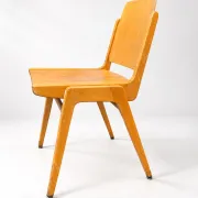 Ensemble de 4 chaises empilables "Austro" par Franz Schuster