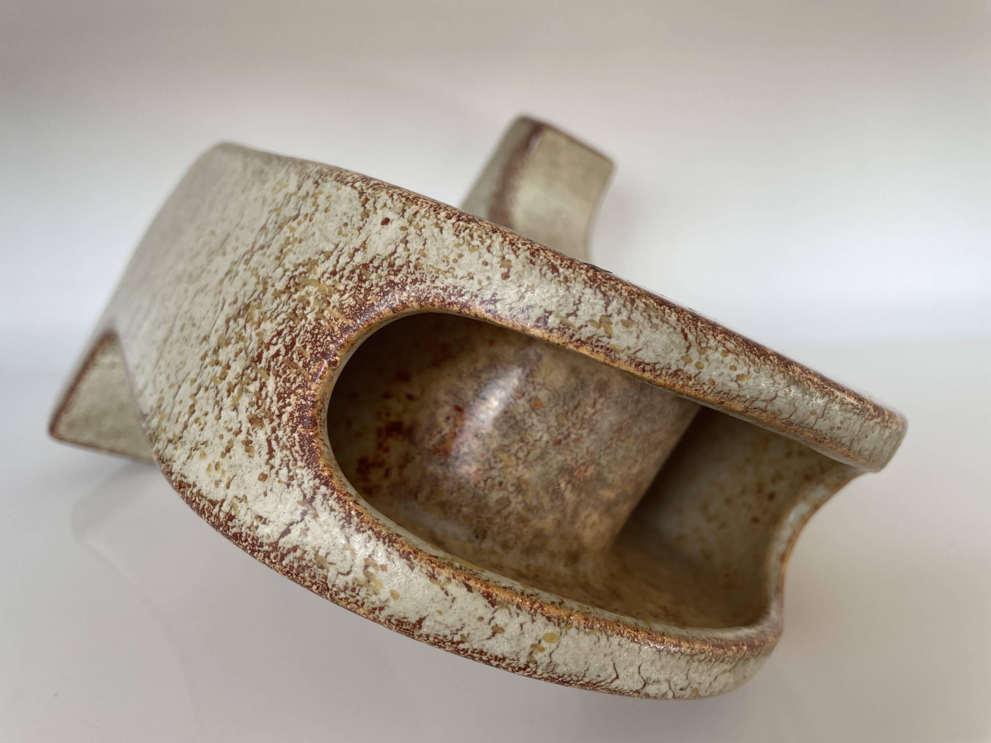 Sculptural double vase in glazed ceramic, design by roberto rigon