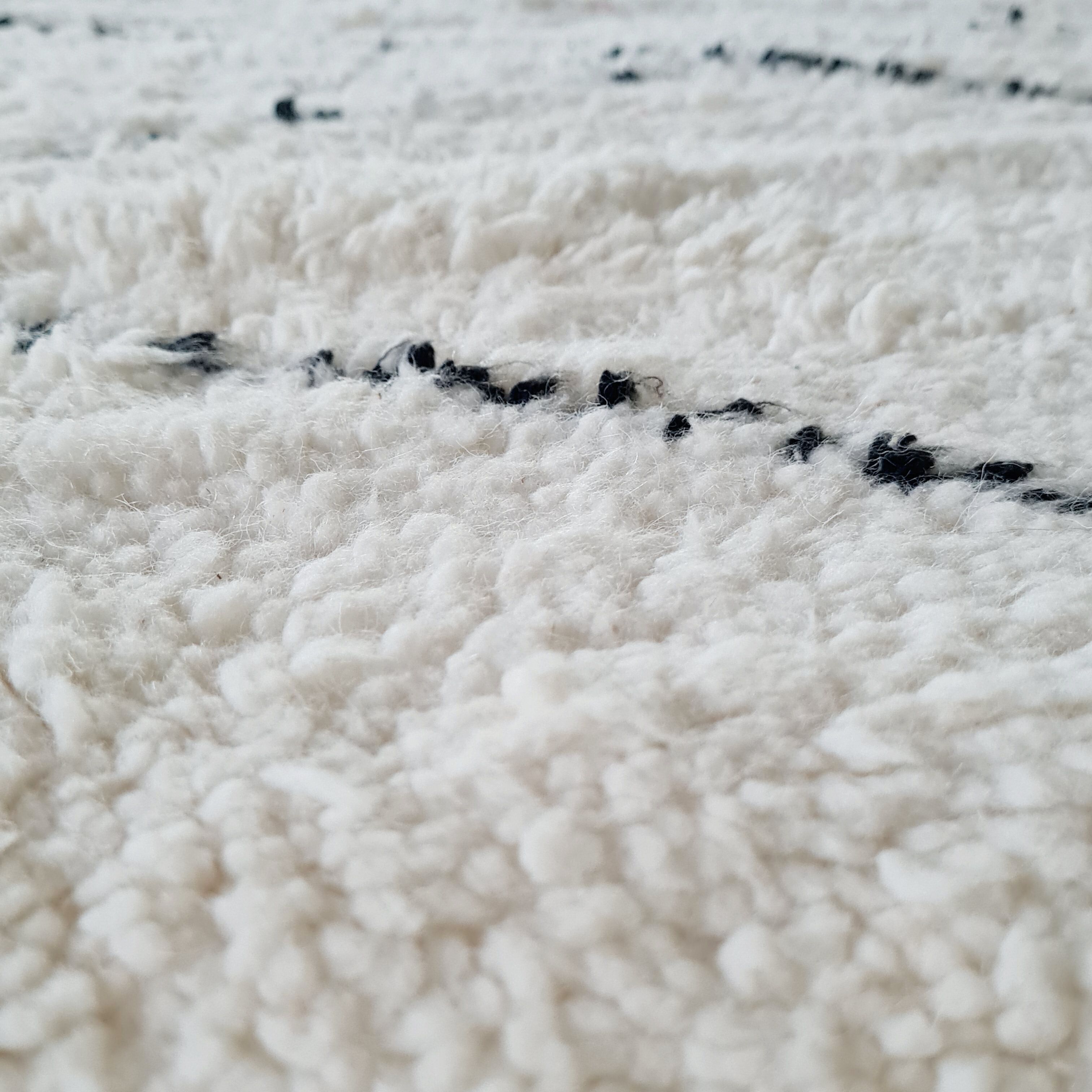 Carpet Beni Ouarain Middle atlas white wool