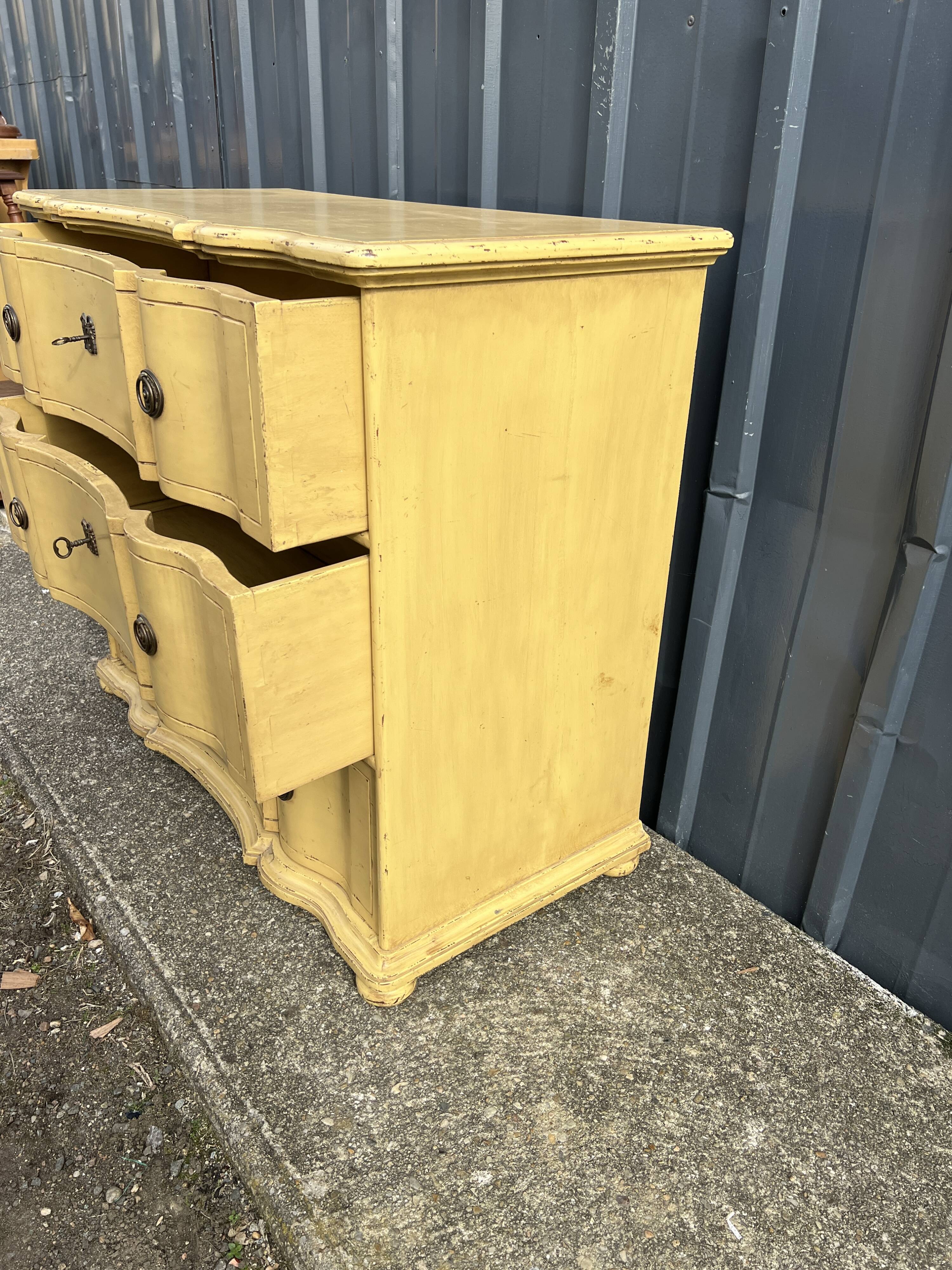 Chest of drawers with three moving drawers