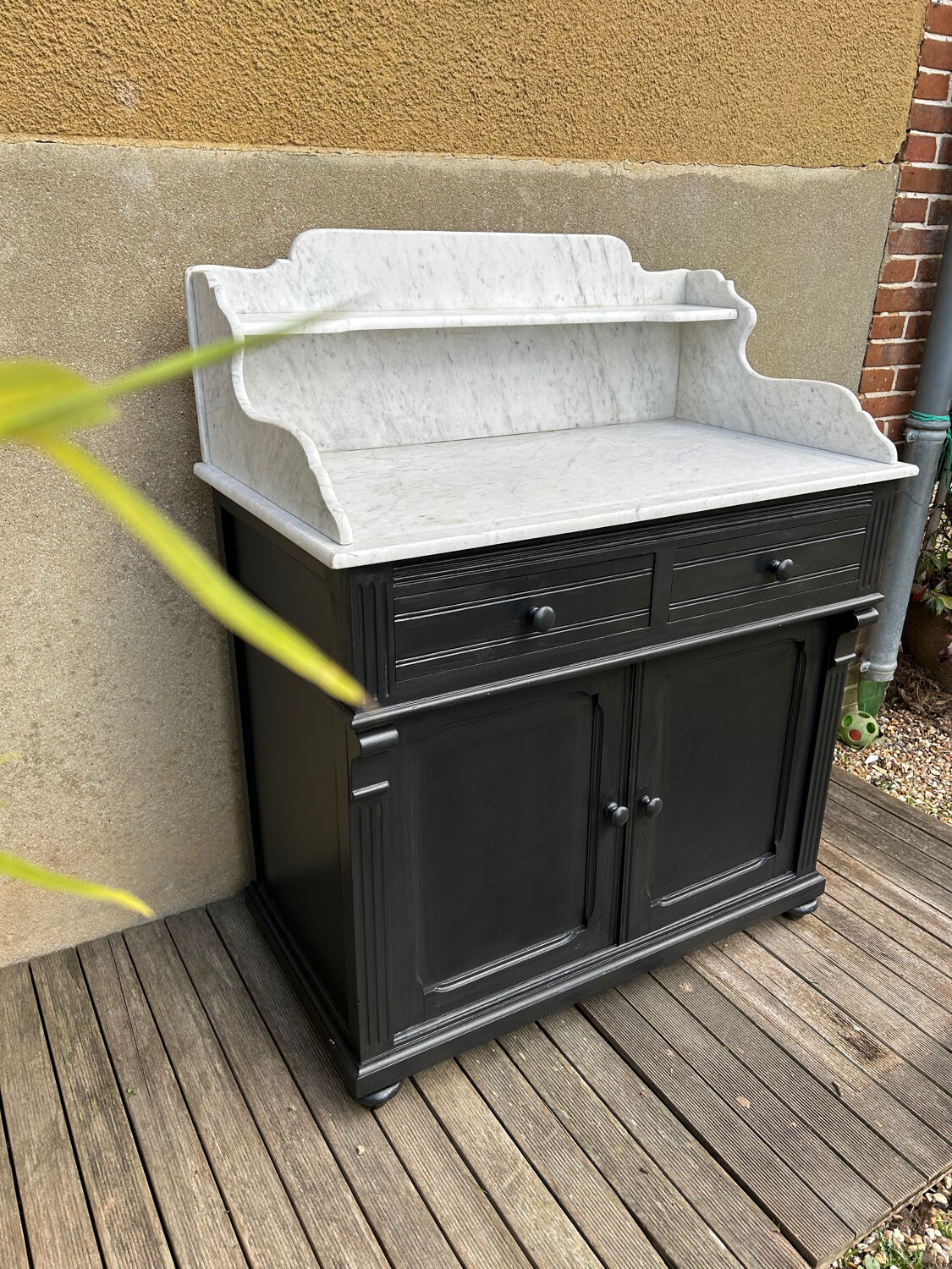 1900 bathroom furniture in black wood and white marble