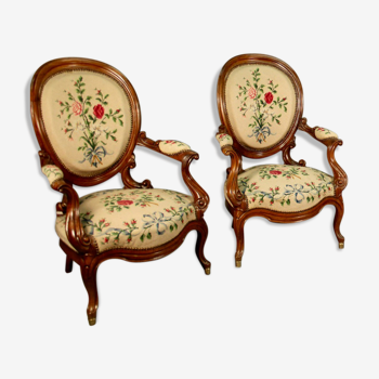 Paire de fauteuils tapisserie au petit point XIXème